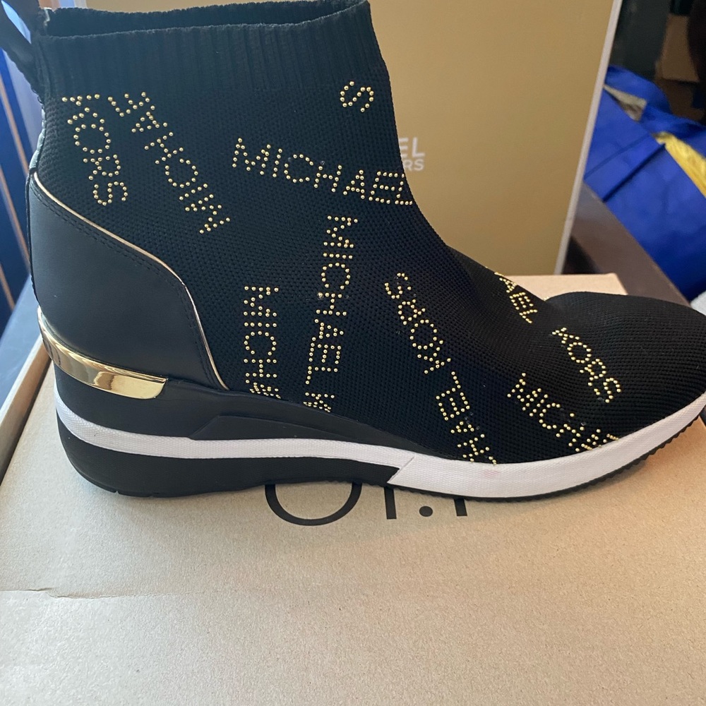 Michael Kors Women’s shoes- size9